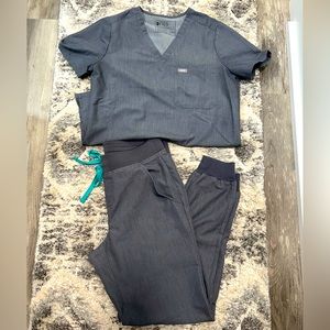 Woman’s figs scrubs set